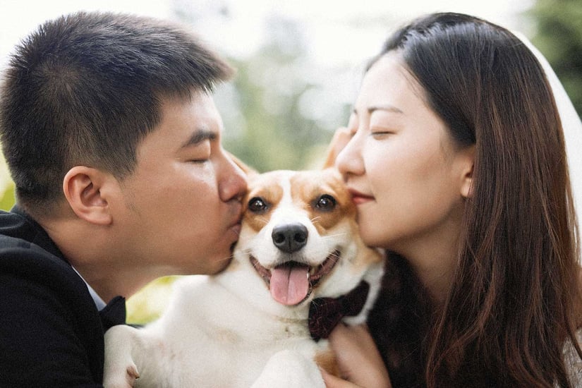 couple-with-dog